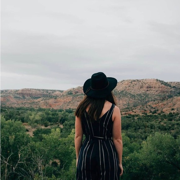 Universal Thread striped Navy romper. - Picture 1 of 5